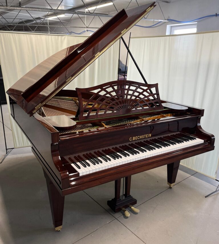 używany fortepian z systemem samogrającym