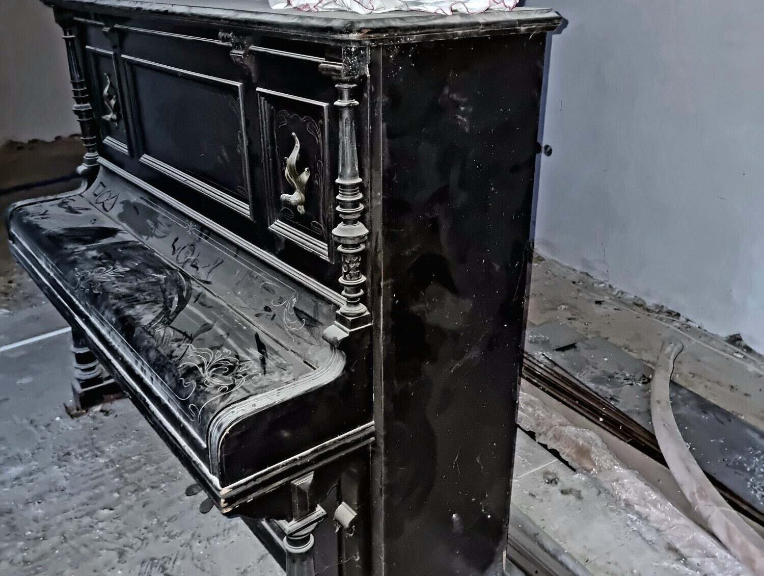 zabytkowe pianino